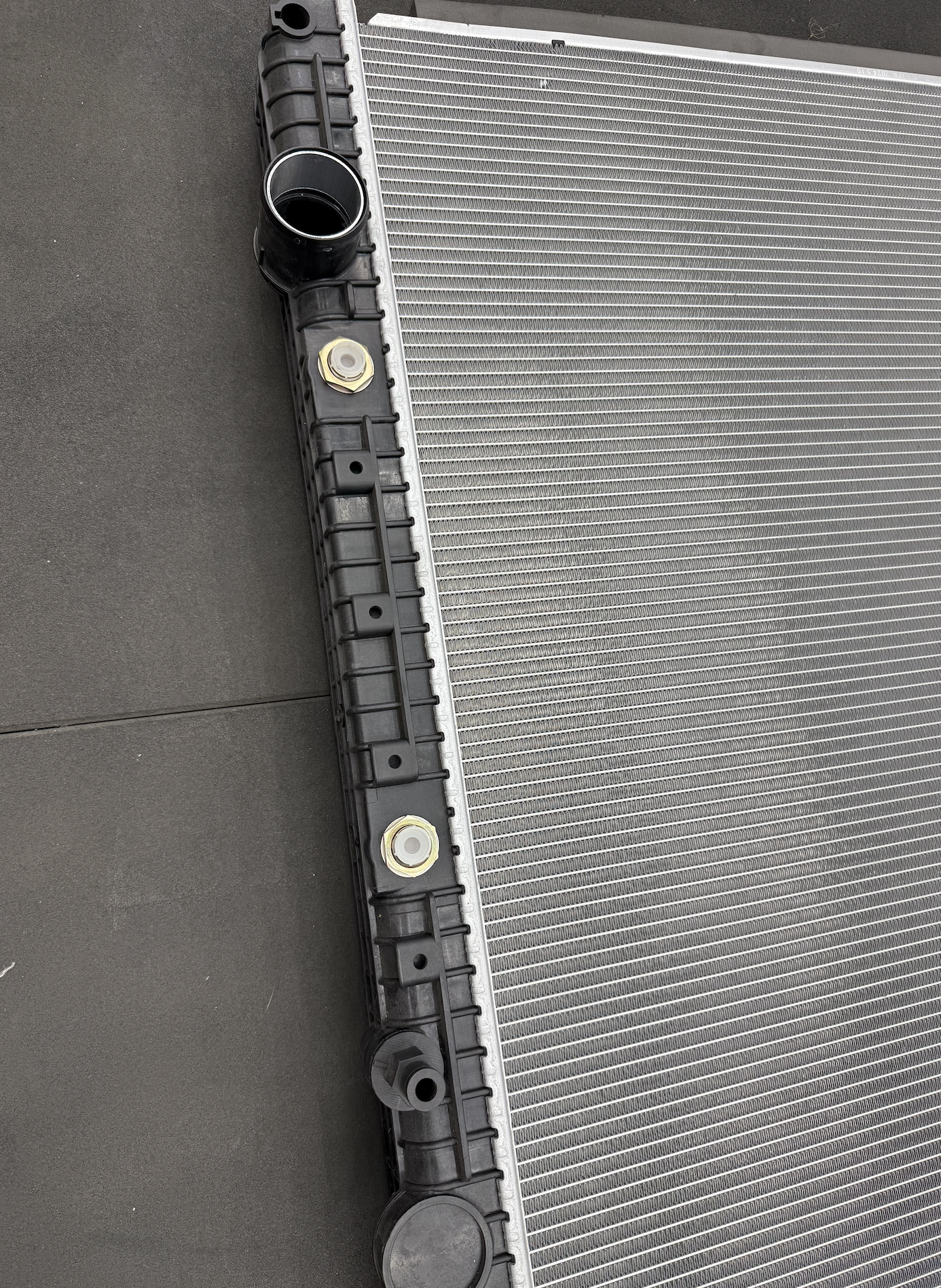 Radiator Compatible with Freightliner Cascadia 113/125 (2012-2017), M2 112 (2012-2016)