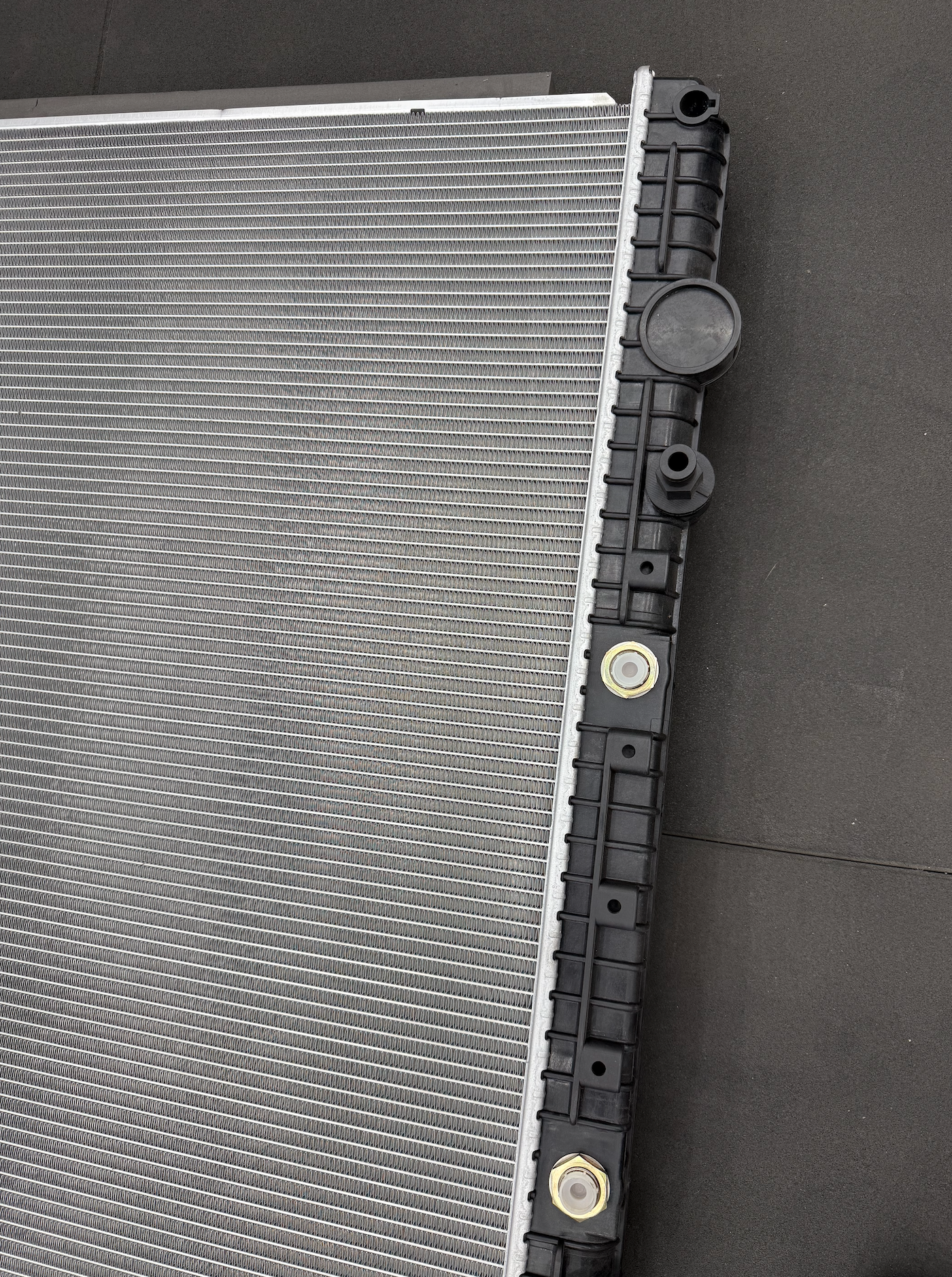 Radiator Compatible with Freightliner Cascadia 113/125 (2012-2017), M2 112 (2012-2016)